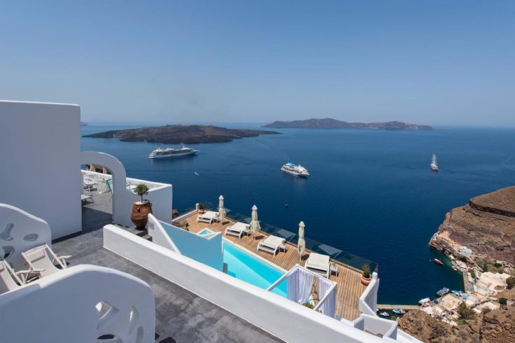 13 Best Honeymoon Hotels in Santorini: 2024 Guide